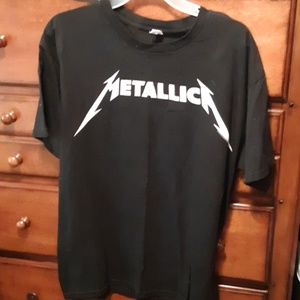 Metallica tee.